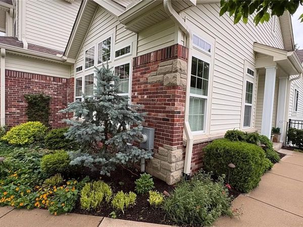 14762 Thornbird Manor Parkway Parkway , Chesterfield, MO 63017
