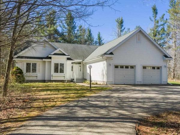 780 Meadow Ln, Harbor Springs, MI 49740