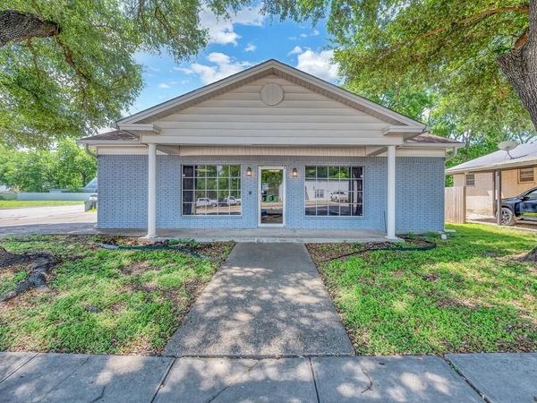 706 W 5th Street , Clifton, TX 76634
