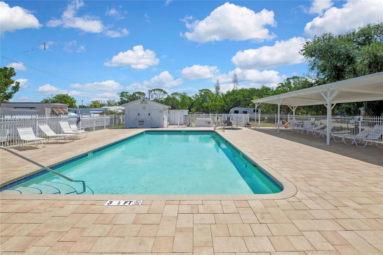800 32nd Avenue S, Unit 606, Saint Petersburg, FL 33705 Photo