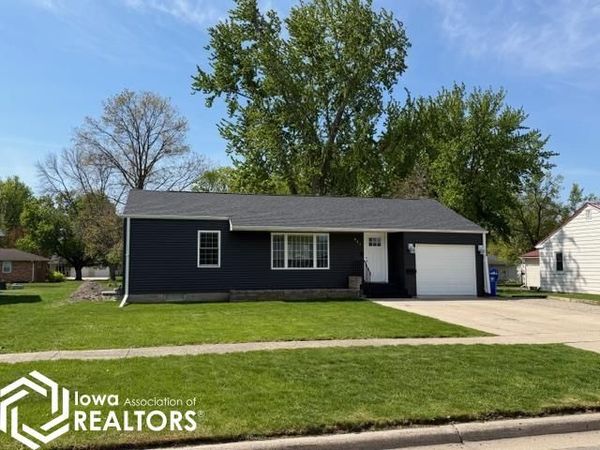 601 2Nd Street SW, Britt, IA 50423