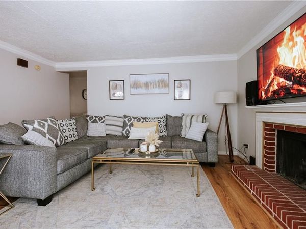 1013 Huntington Trace SE, Smyrna, GA 30082