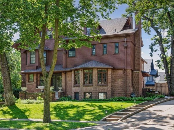 2000 Irving Avenue S, Minneapolis, MN 55405