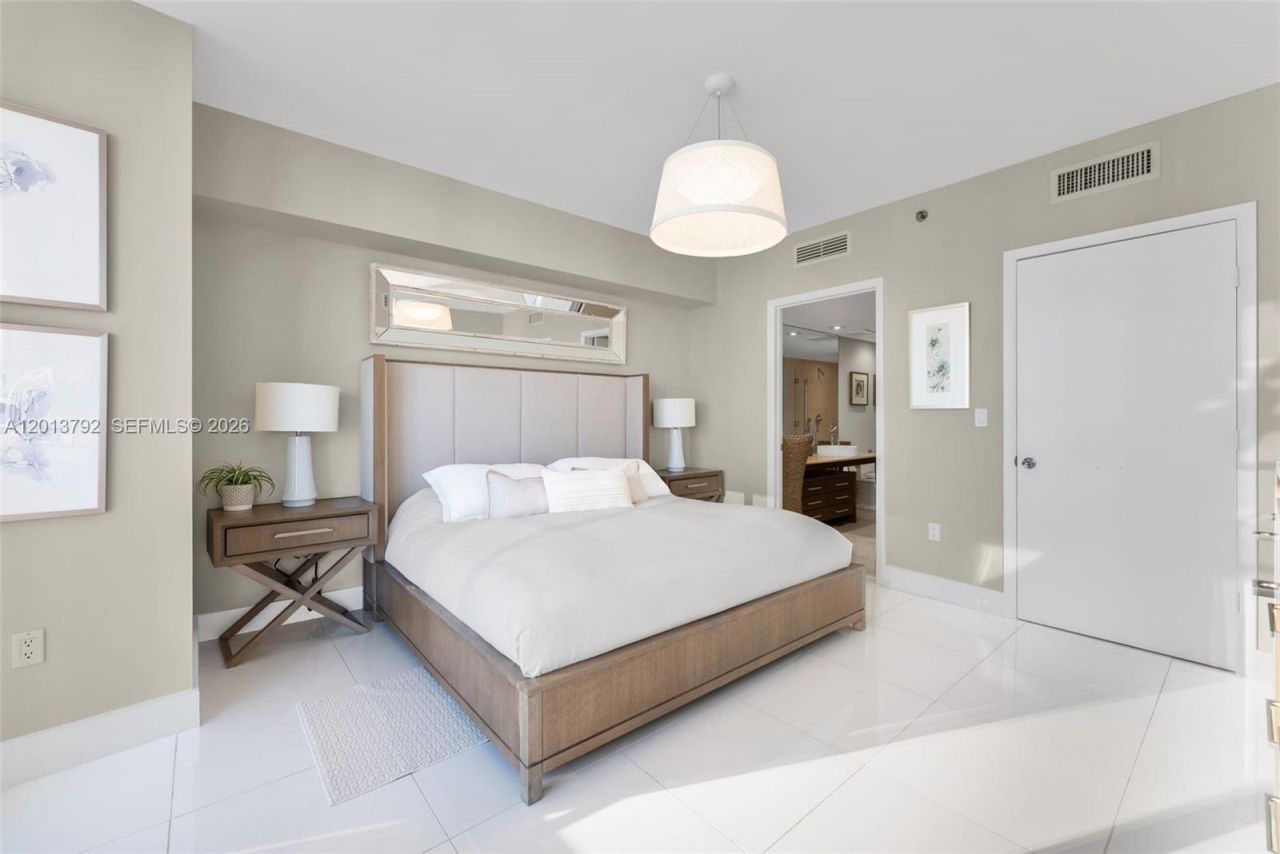 475 Brickell Ave, Unit 3515, Miami, FL 33131 Photo