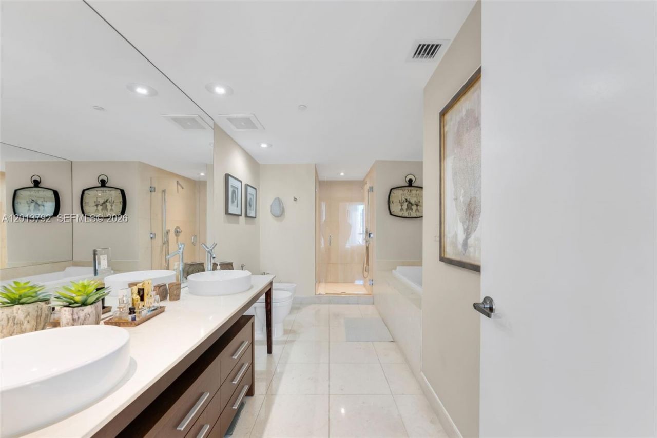 475 Brickell Ave, Unit 3515, Miami, FL 33131 Photo