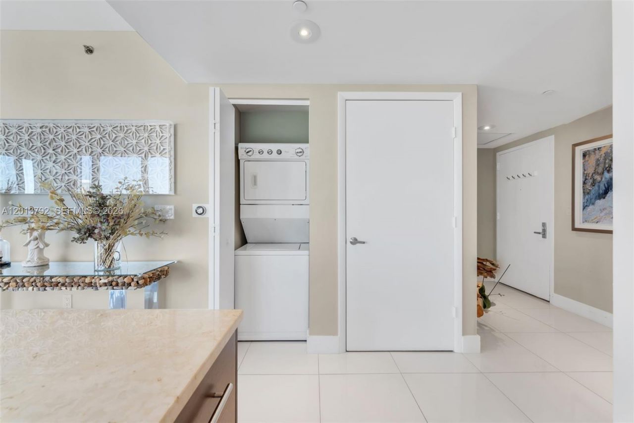 475 Brickell Ave, Unit 3515, Miami, FL 33131 Photo