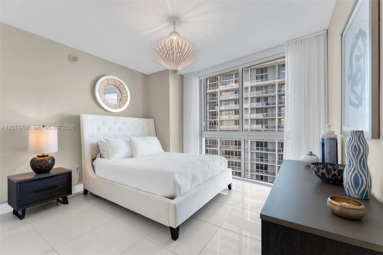 475 Brickell Ave, Unit 3515, Miami, FL 33131 Photo