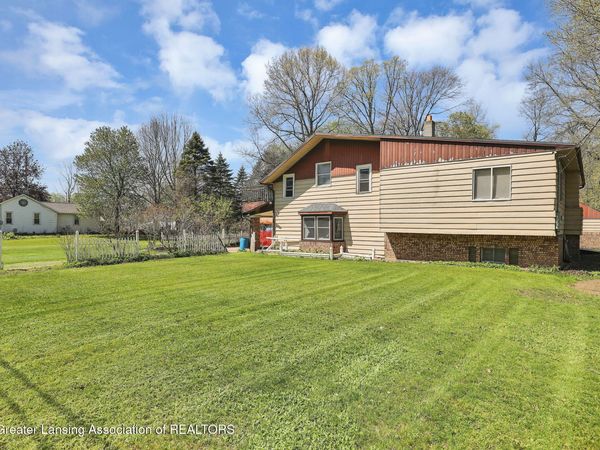5440 Hughes Road, Lansing, MI 48911
