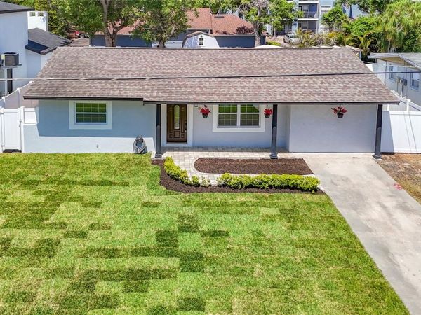 8639 MAY CIRCLE , TAMPA, FL 33614