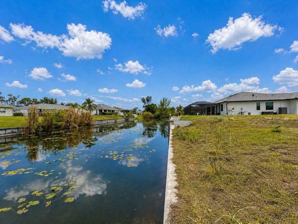 1014 SW 18th St , Cape Coral, FL 33991