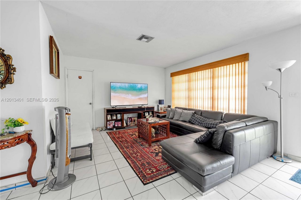 10370 SW 44th St, Miami, FL 33165 Photo