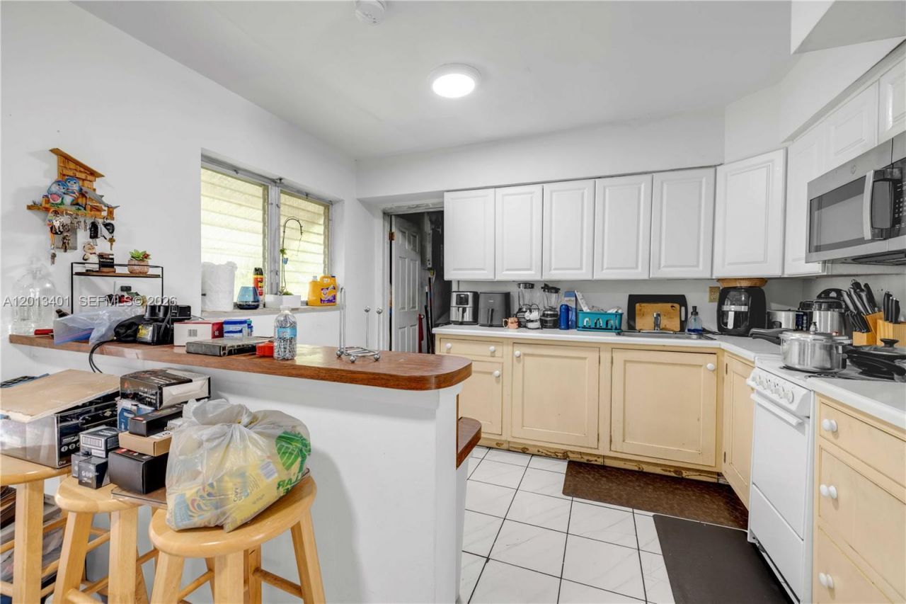 10370 SW 44th St, Miami, FL 33165 Photo