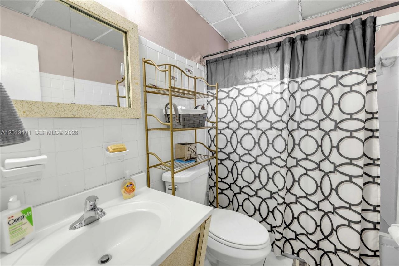 10370 SW 44th St, Miami, FL 33165 Photo
