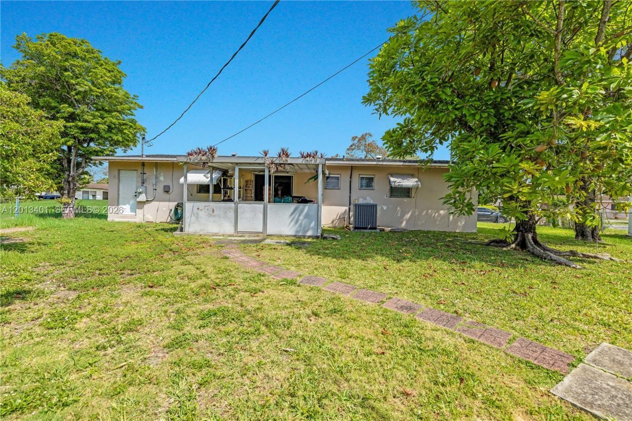 10370 SW 44th St, Miami, FL 33165 Photo