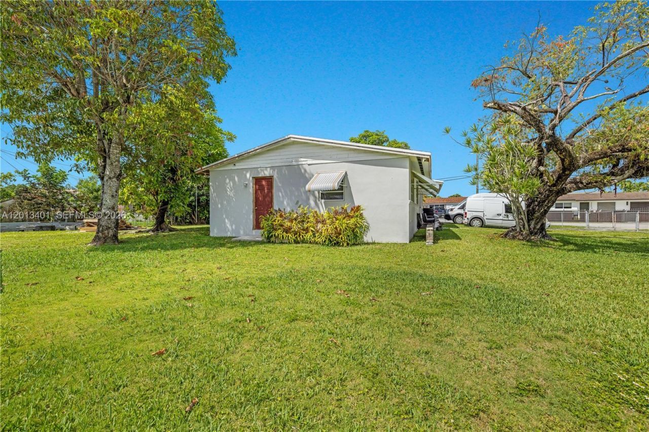 10370 SW 44th St, Miami, FL 33165 Photo
