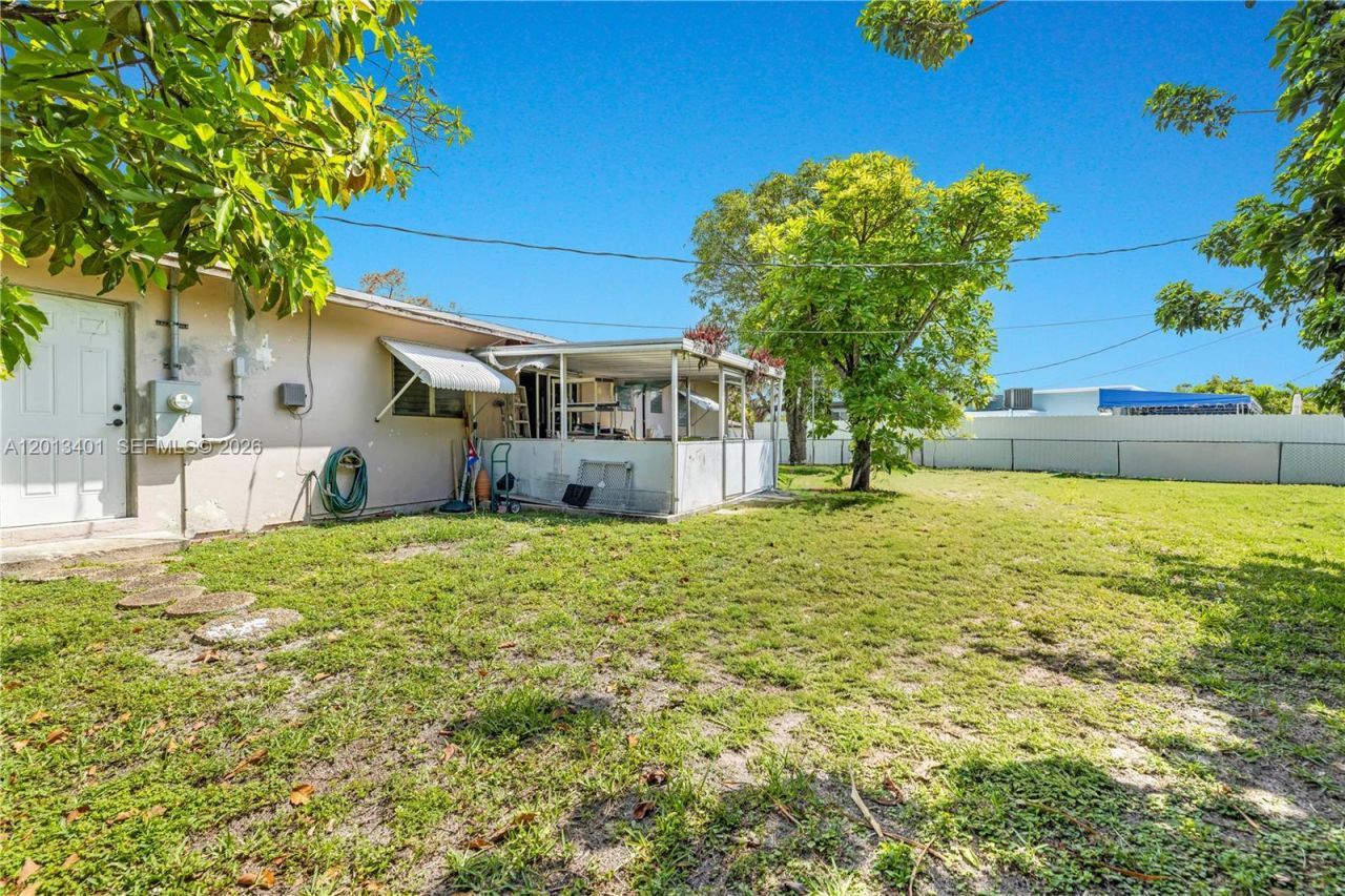 10370 SW 44th St, Miami, FL 33165 Photo