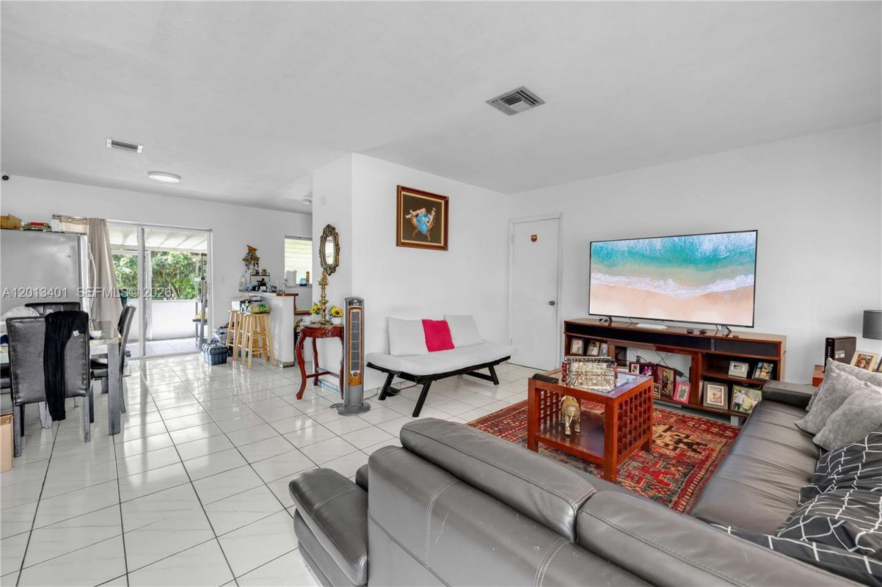 10370 SW 44th St, Miami, FL 33165 Photo