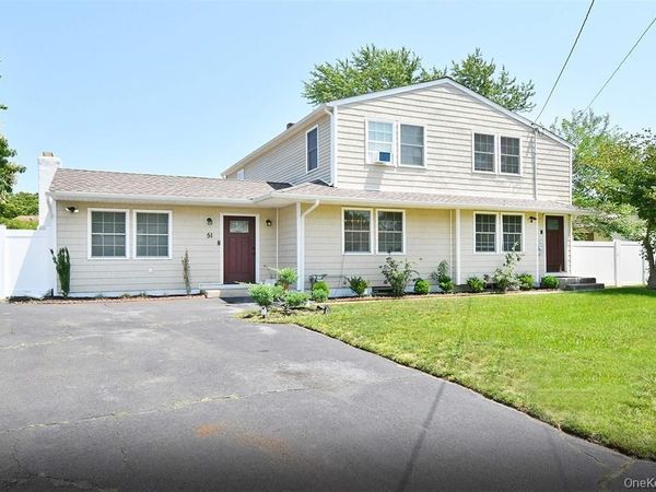 51 Newton Avenue , Selden, NY 11784