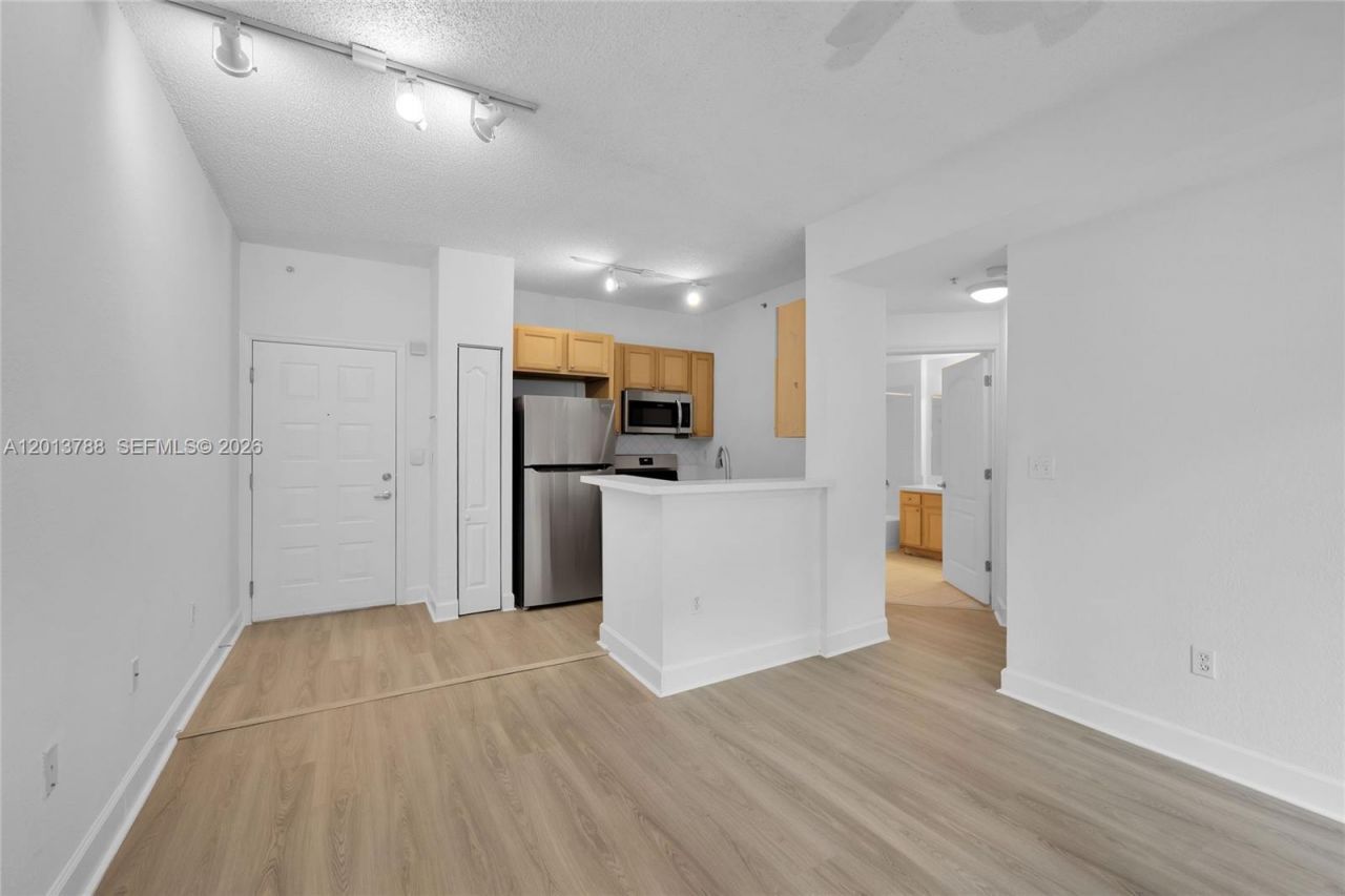 6001 SW 70th St, Unit 208, South Miami, FL 33143 Photo