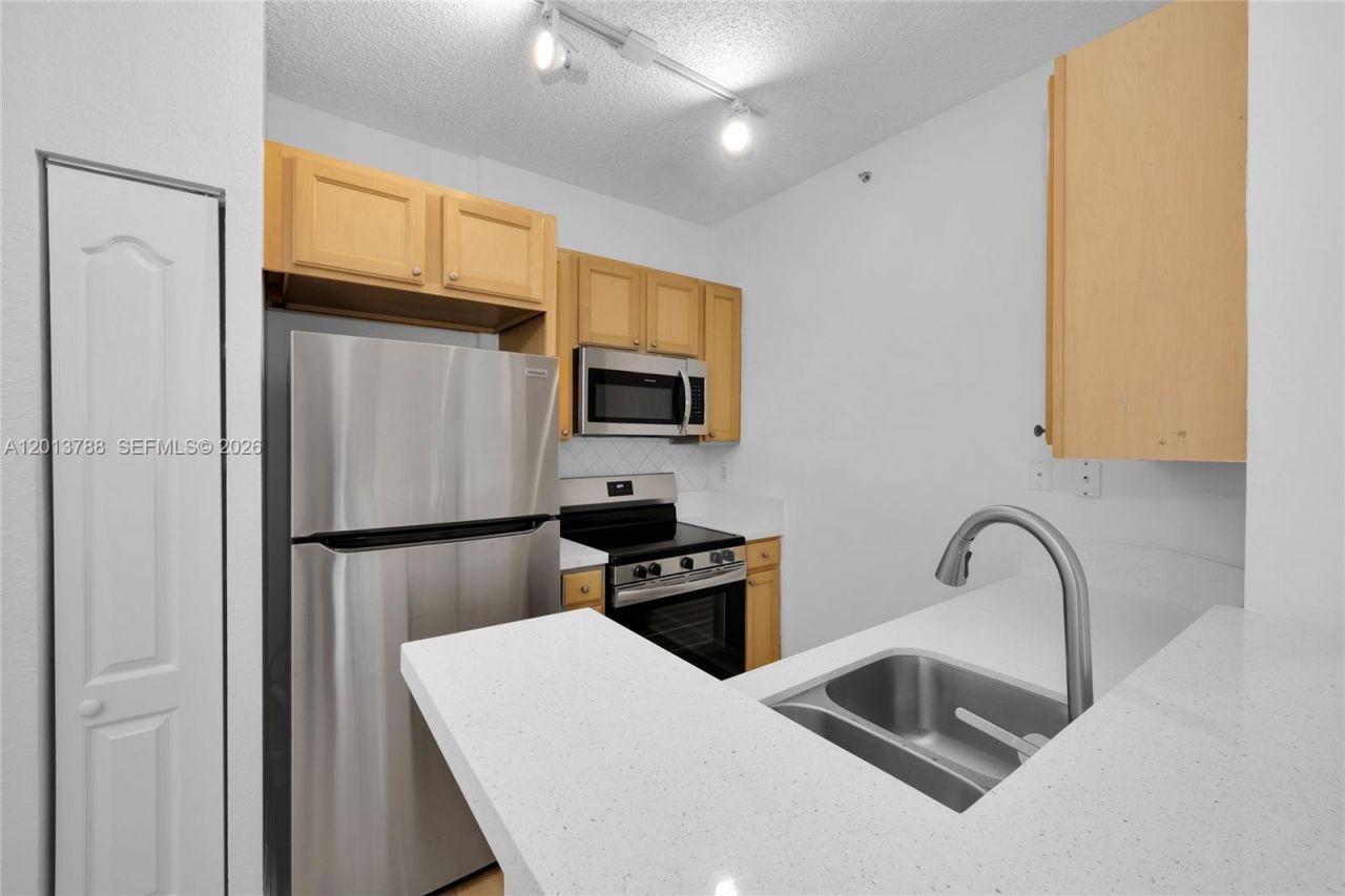 6001 SW 70th St, Unit 208, South Miami, FL 33143 Photo