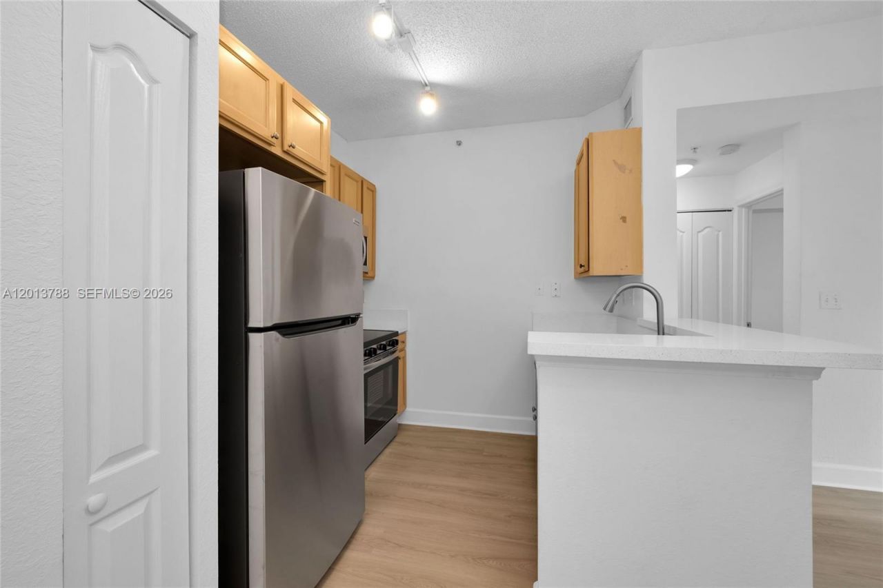 6001 SW 70th St, Unit 208, South Miami, FL 33143 Photo