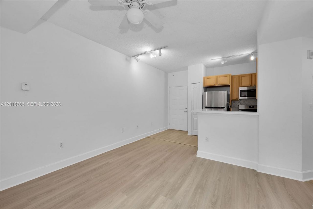 6001 SW 70th St, Unit 208, South Miami, FL 33143 Photo