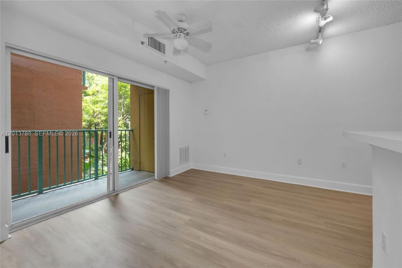 6001 SW 70th St, Unit 208, South Miami, FL 33143 Photo