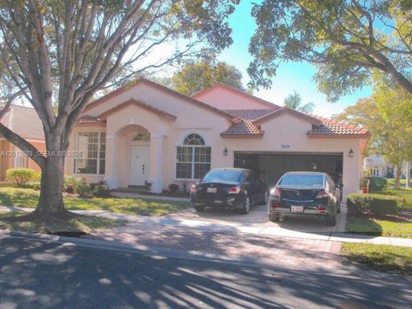 18430 NW 11th St , Unit 1, Pembroke Pines, FL 33029
