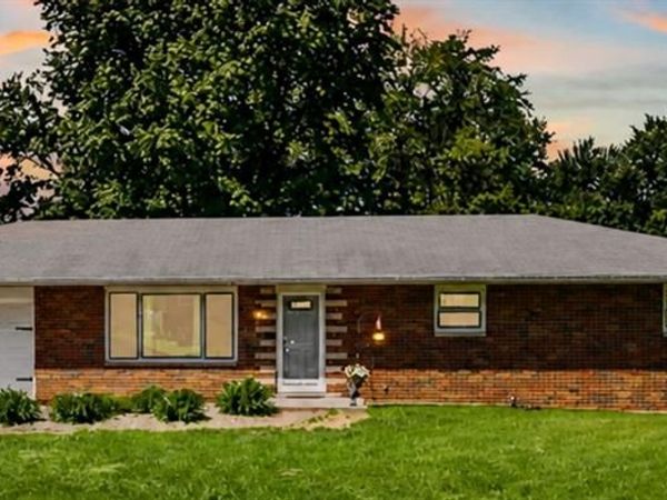 803 Valley Drive, Maryville, IL 62062