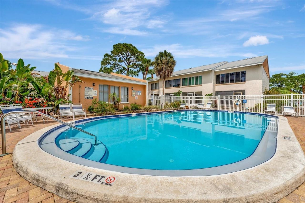 592 100th Avenue N, Unit 202, Saint Petersburg, FL 33702 Photo