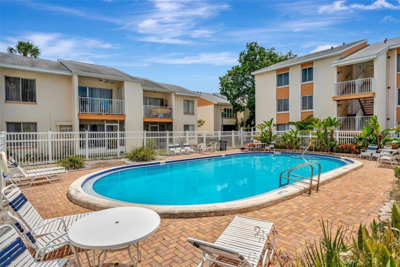 592 100th Avenue N, Unit 202, Saint Petersburg, FL 33702 Photo