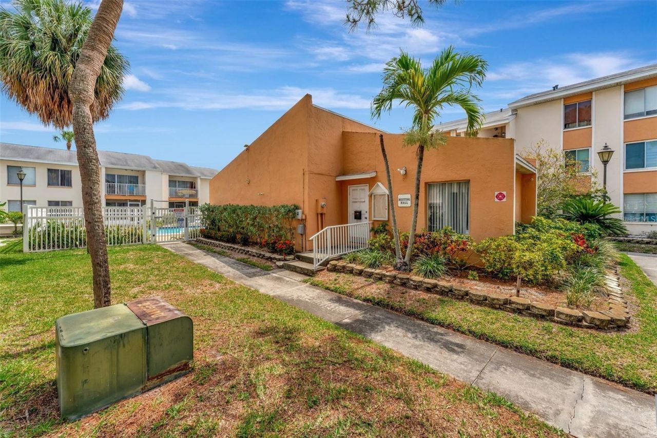 592 100th Avenue N, Unit 202, Saint Petersburg, FL 33702 Photo