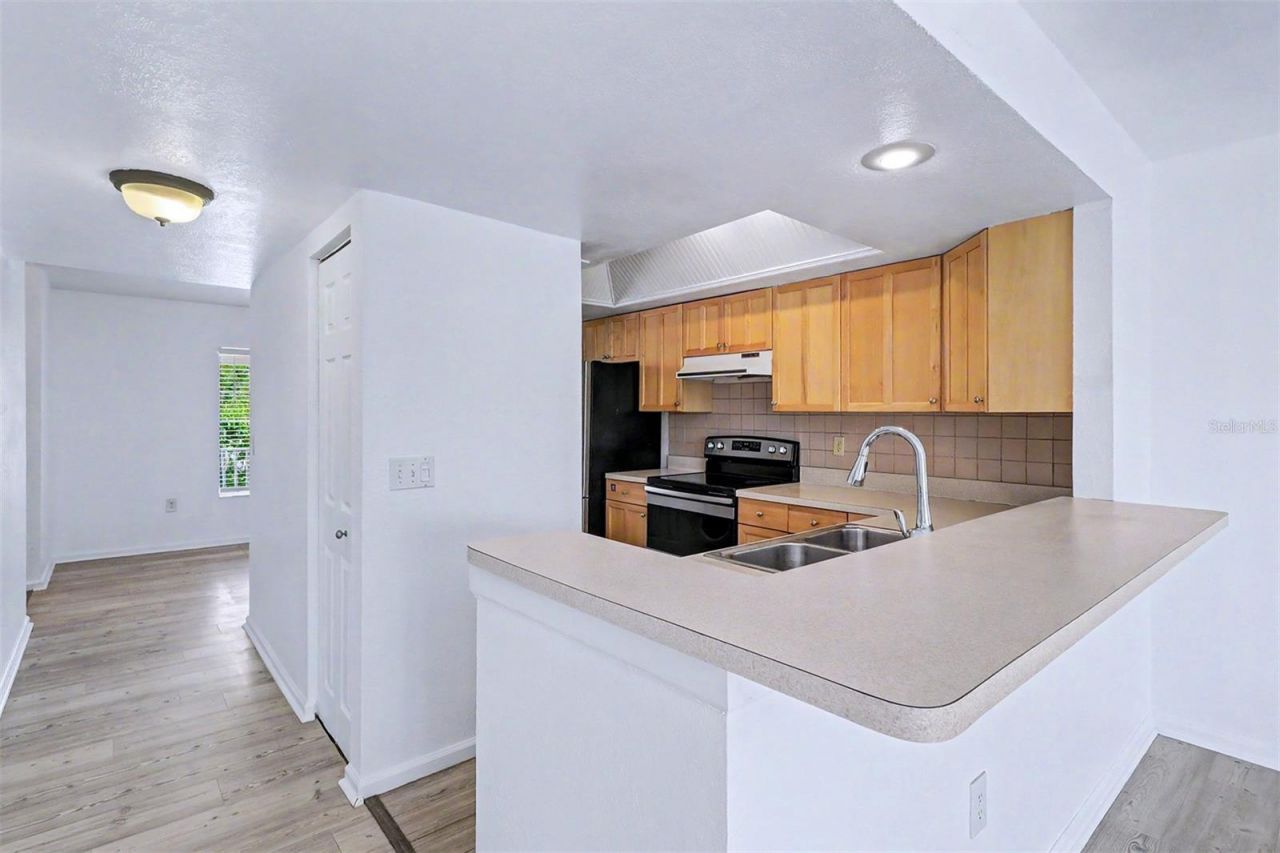 592 100th Avenue N, Unit 202, Saint Petersburg, FL 33702 Photo
