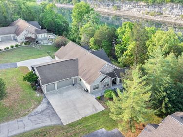 512 W Canterbury Drive, Bronston, KY 42518