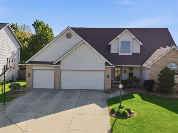 415 Ridge Hill Place, Fort Wayne, IN 46804