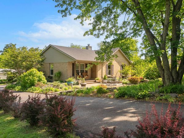 2740 Critz Ln, Thompsons Station, TN 37179