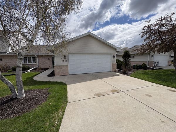 1534 River Pines Dr, Green Bay, WI 54311