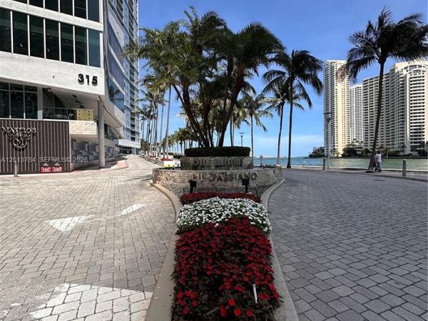 325 S Biscayne Blvd, Unit 2215, Miami, FL 33131