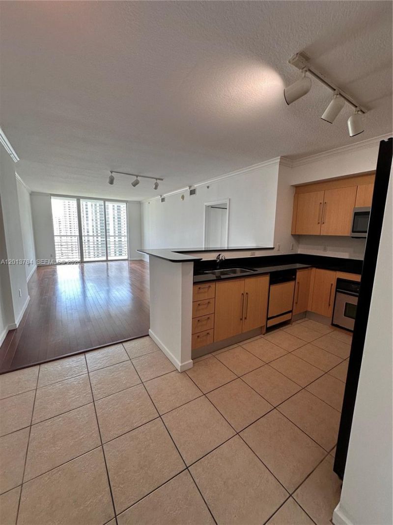 325 S Biscayne Blvd, Unit 2215, Miami, FL 33131 Photo