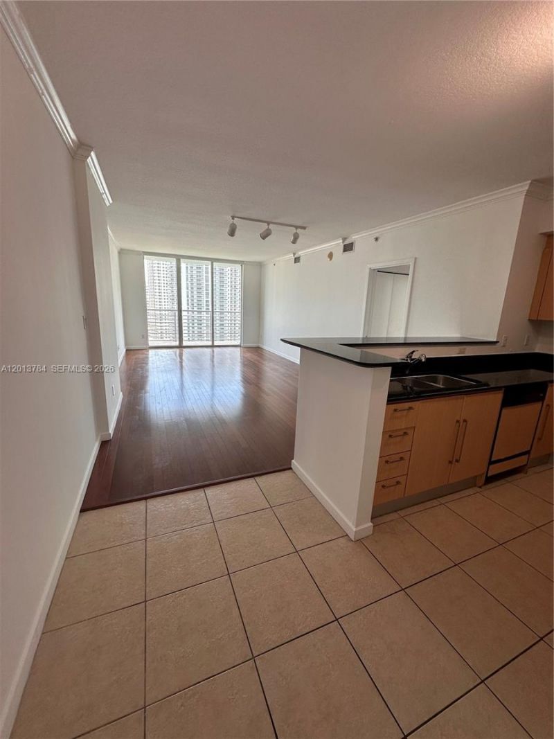 325 S Biscayne Blvd, Unit 2215, Miami, FL 33131 Photo