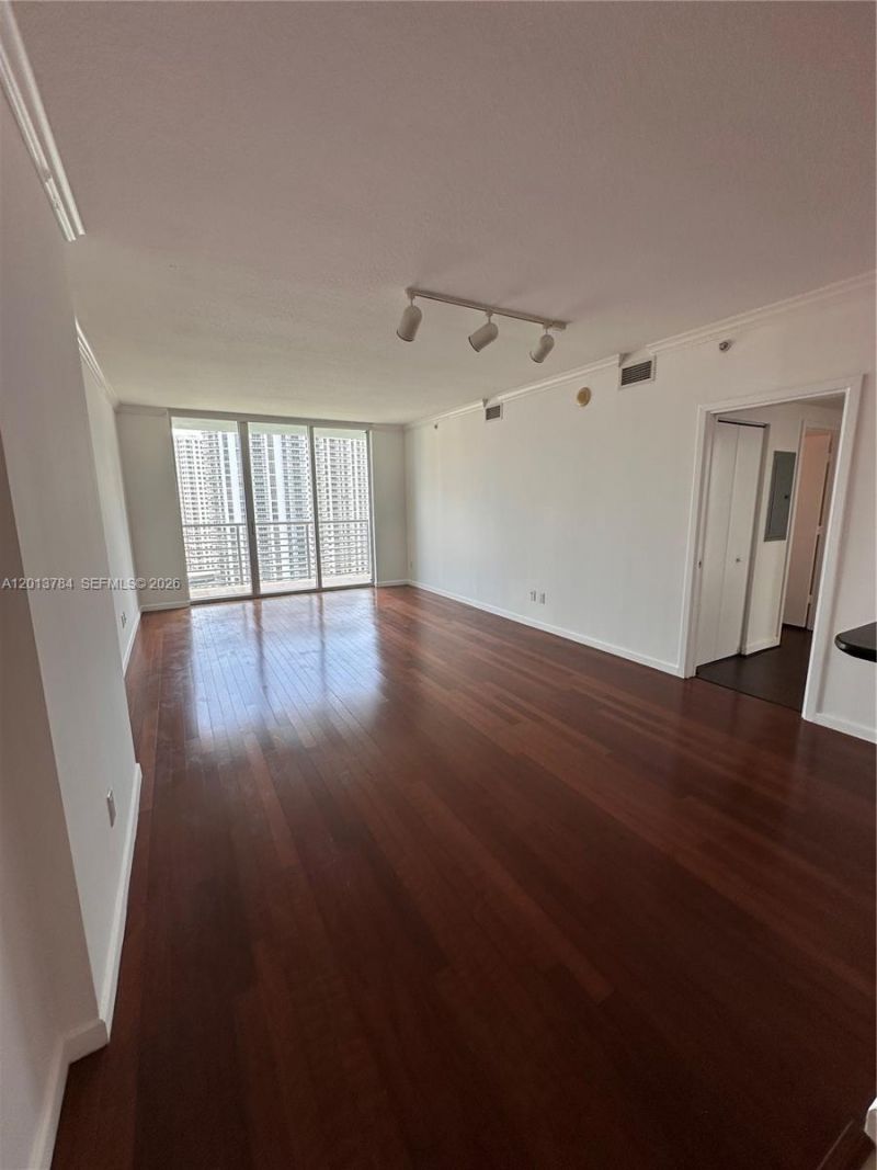 325 S Biscayne Blvd, Unit 2215, Miami, FL 33131 Photo