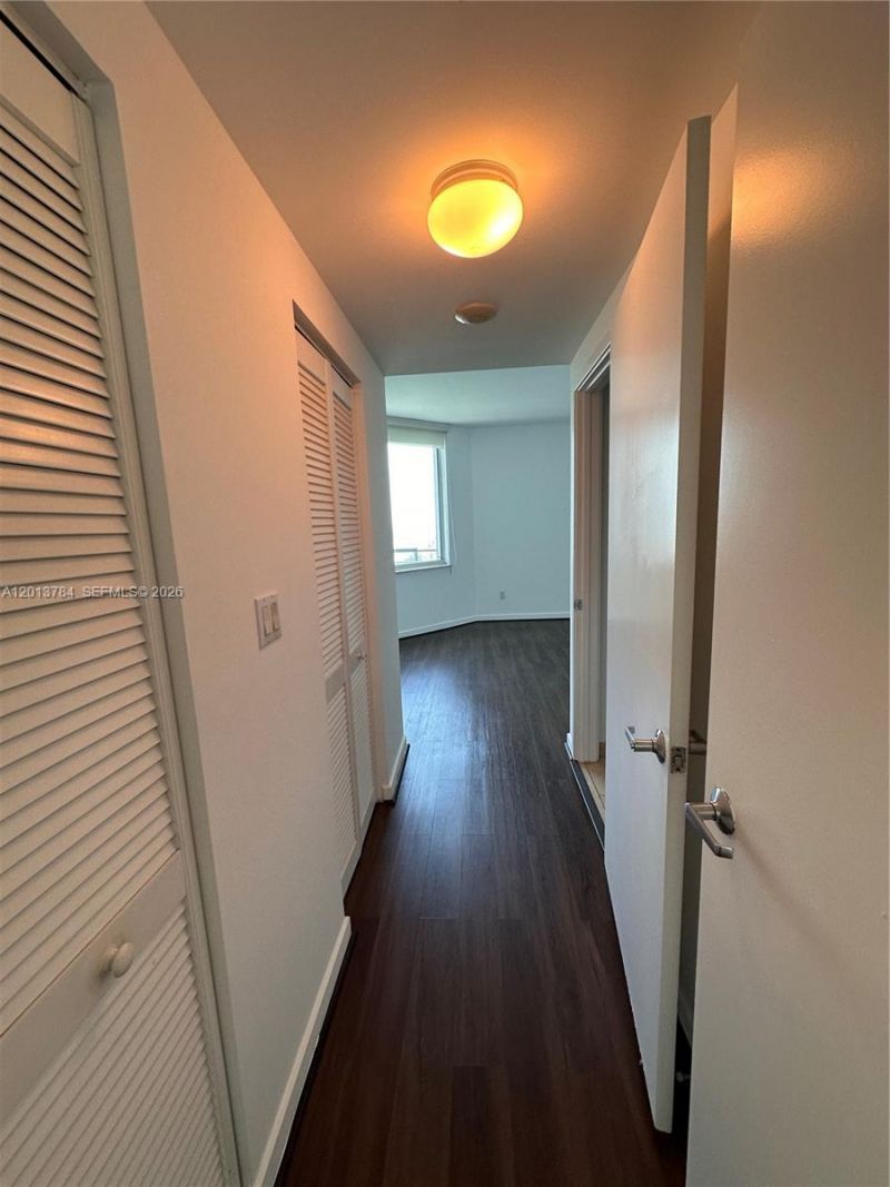 325 S Biscayne Blvd, Unit 2215, Miami, FL 33131 Photo
