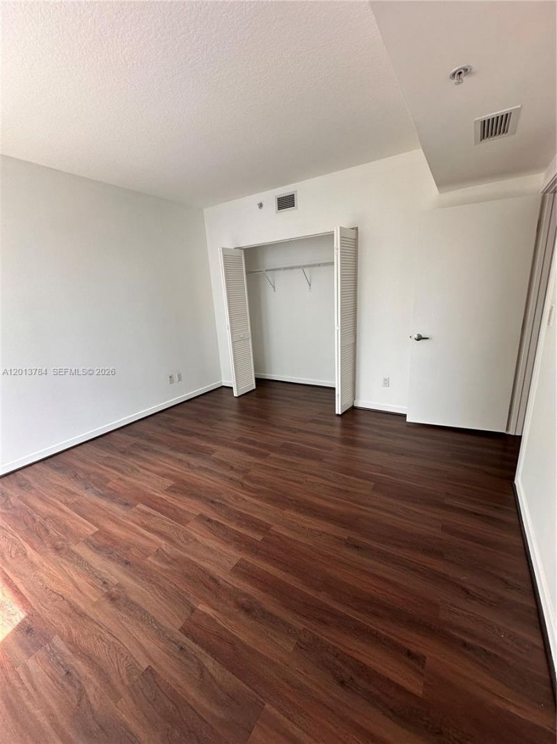325 S Biscayne Blvd, Unit 2215, Miami, FL 33131 Photo