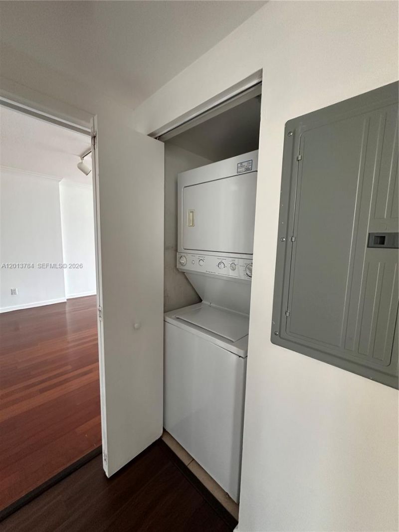 325 S Biscayne Blvd, Unit 2215, Miami, FL 33131 Photo