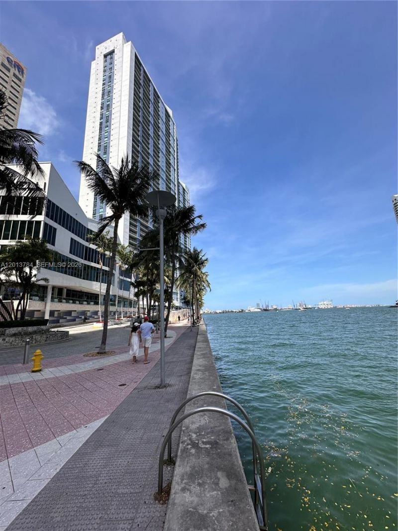 325 S Biscayne Blvd, Unit 2215, Miami, FL 33131 Photo
