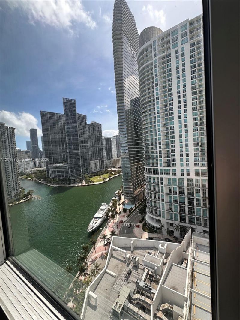 325 S Biscayne Blvd, Unit 2215, Miami, FL 33131 Photo