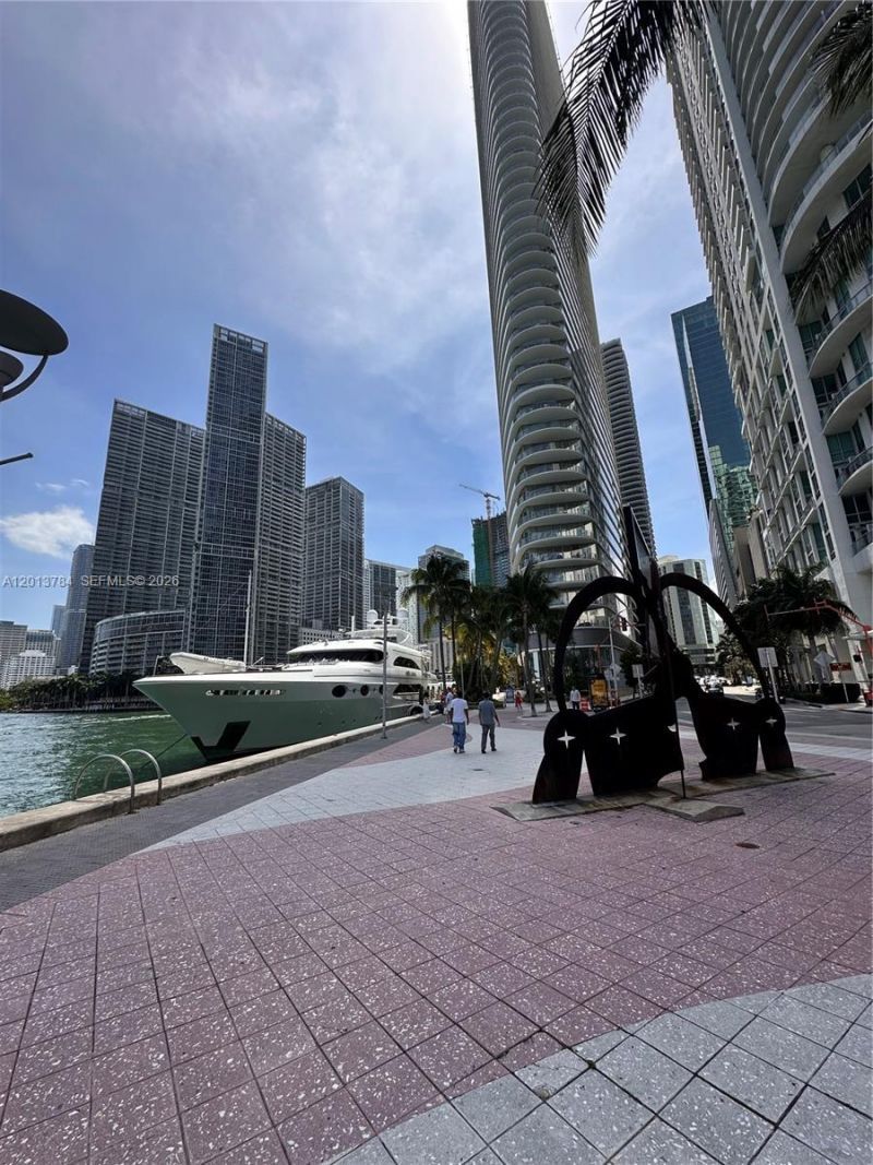 325 S Biscayne Blvd, Unit 2215, Miami, FL 33131 Photo