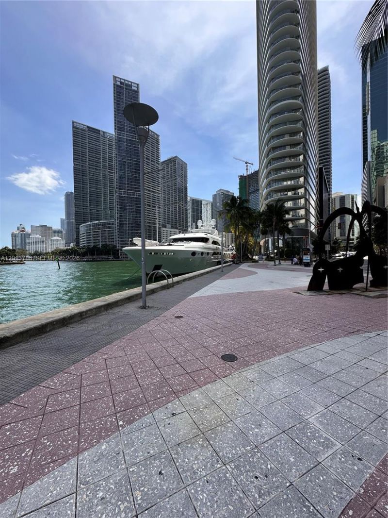 325 S Biscayne Blvd, Unit 2215, Miami, FL 33131 Photo