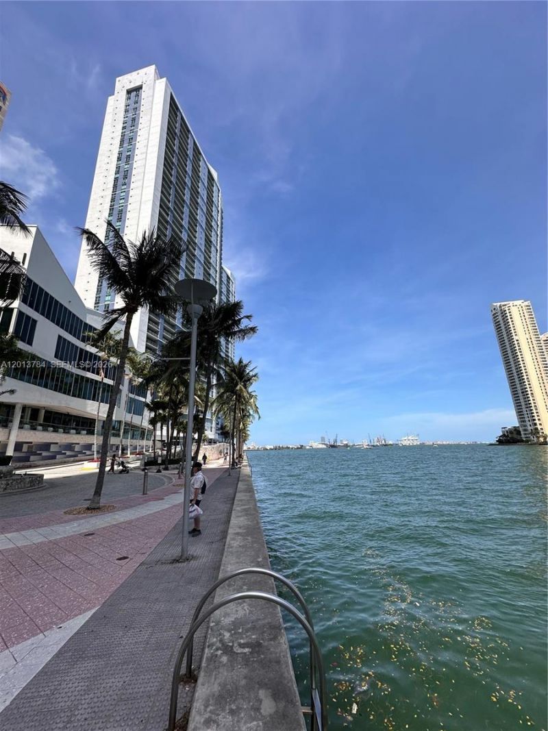 325 S Biscayne Blvd, Unit 2215, Miami, FL 33131 Photo