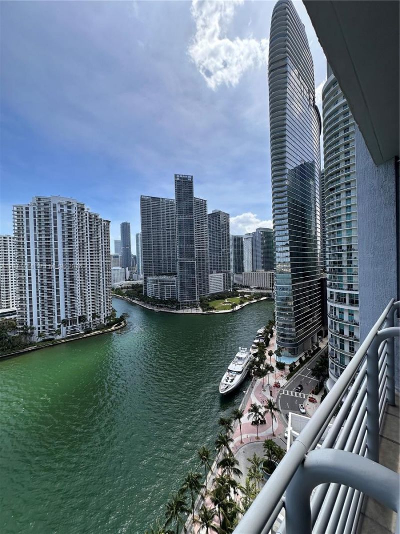 325 S Biscayne Blvd, Unit 2215, Miami, FL 33131 Photo